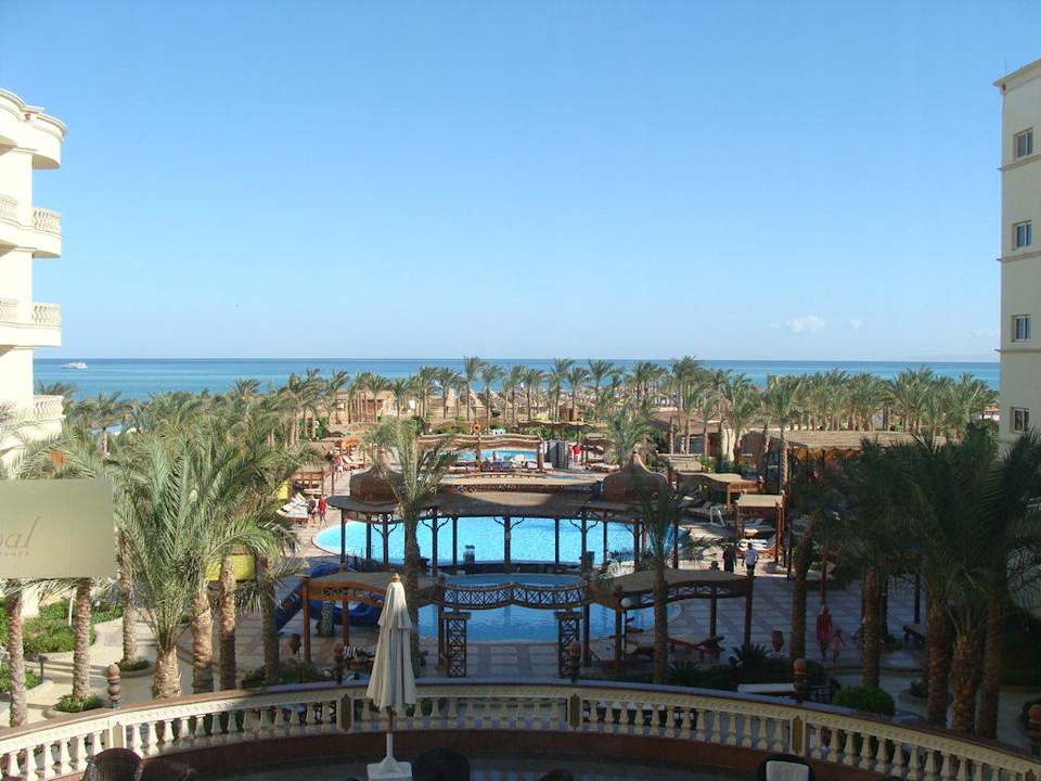 Widok z restauracji na baseny, park i morze Riviera Aqua Park Resort