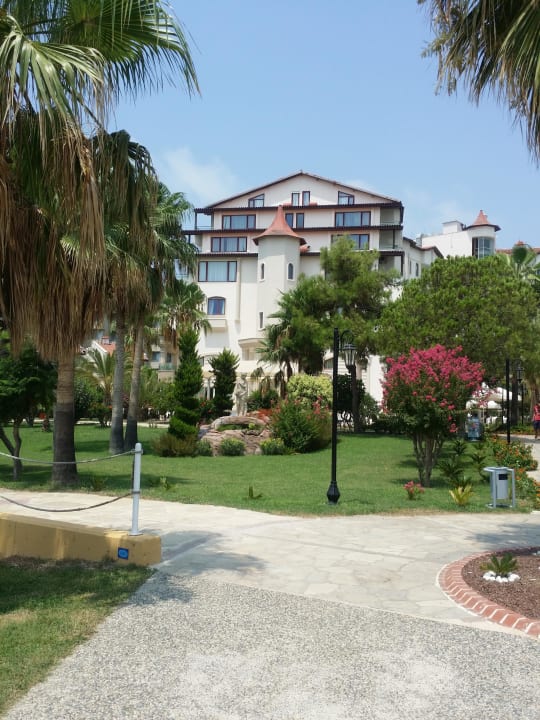 Weg vom Strand zum Hotel Bella Resort & Spa