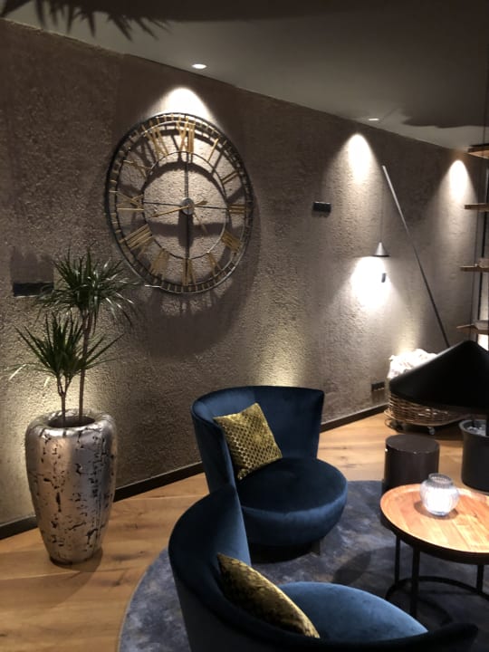 Lobby Hotel Chalet Mirabell