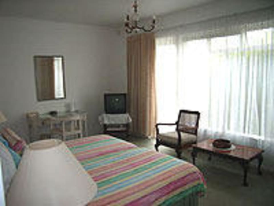 Bedroom number 4 with twin beds Hortensia Lodge