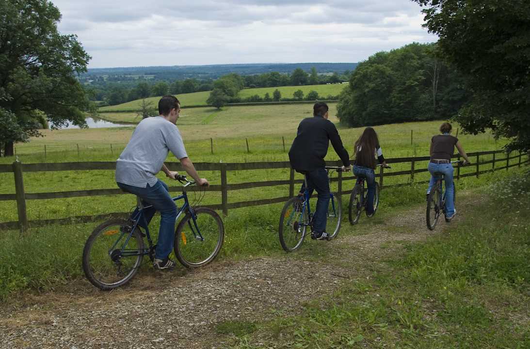 Activités: cyclotourisme Hotel Château d'Ygrande