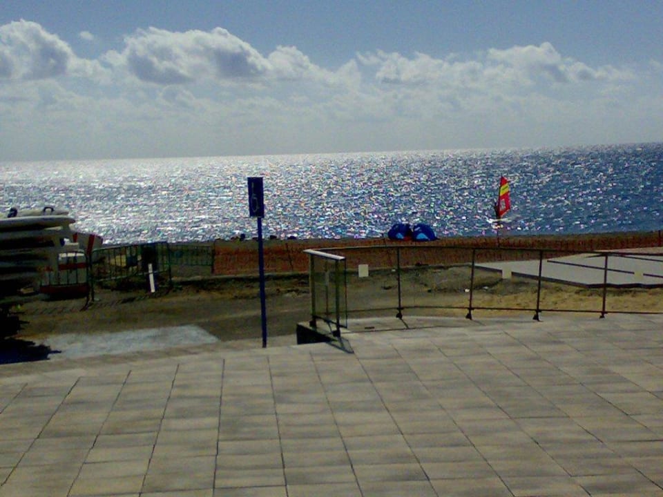 Vor dem Hotel R2 Bahía Playa Design Hotel & Spa - Adults Only