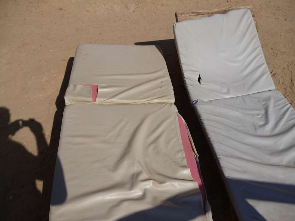 Liegen am Strand Sharm Plaza