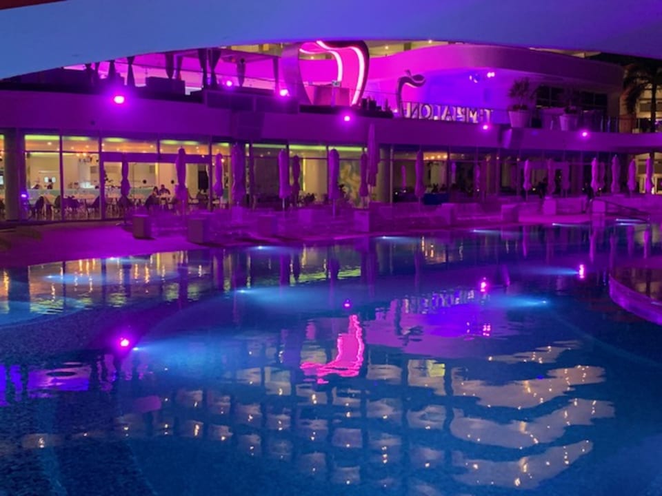 Pool Temptation Cancun Resort - Adults only