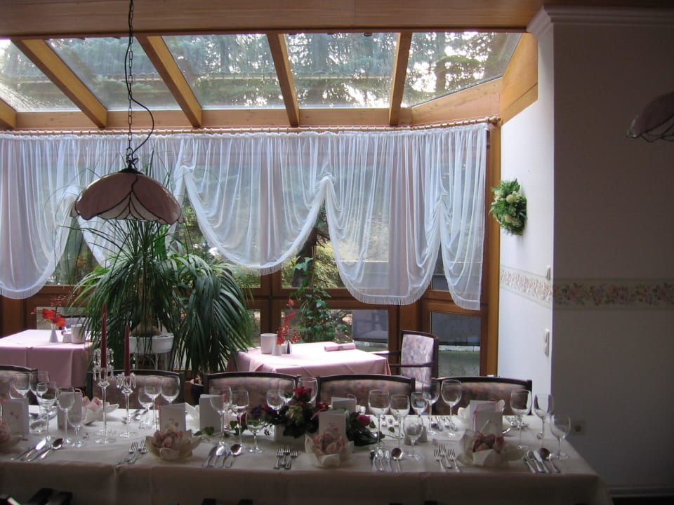 Festliche Tafel im Wintergarten Pension Sabine