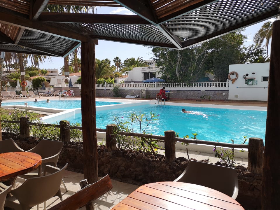 Pool HL Miraflor Suites Hotel