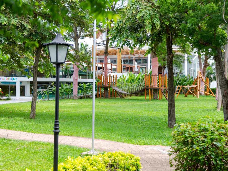 Gartenanlage Pinnacle Grand Jomtien Resort