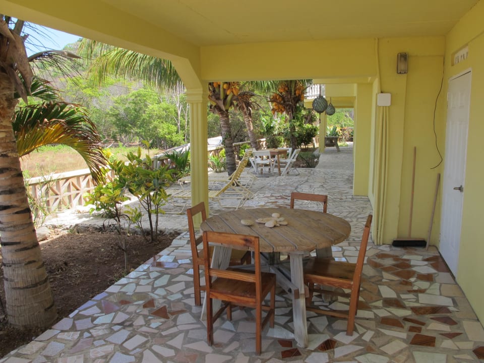 Terrasse vor Restaurant The Islander's Inn