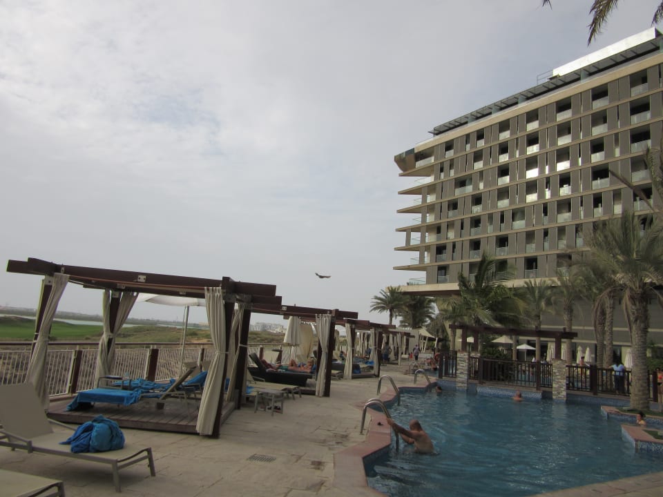 Pool Hotel Radisson Blu Abu Dhabi Yas Island
