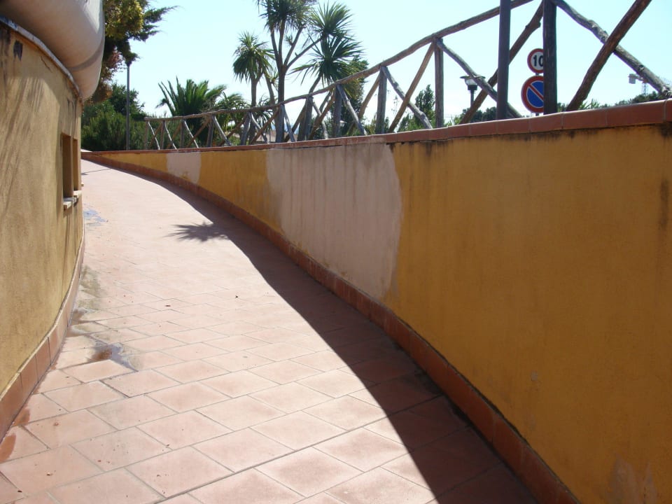 Abgang zur öffentl. Toilettenanlage Villaggio Turistico Mare Si