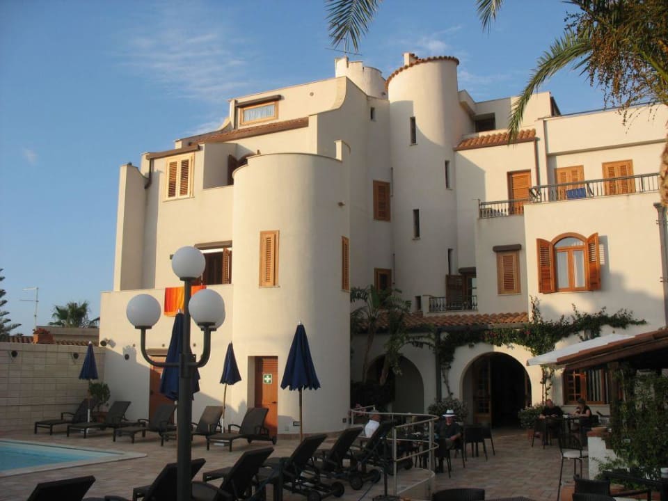 Außenansicht des Hotels Hotel Baia del Capitano