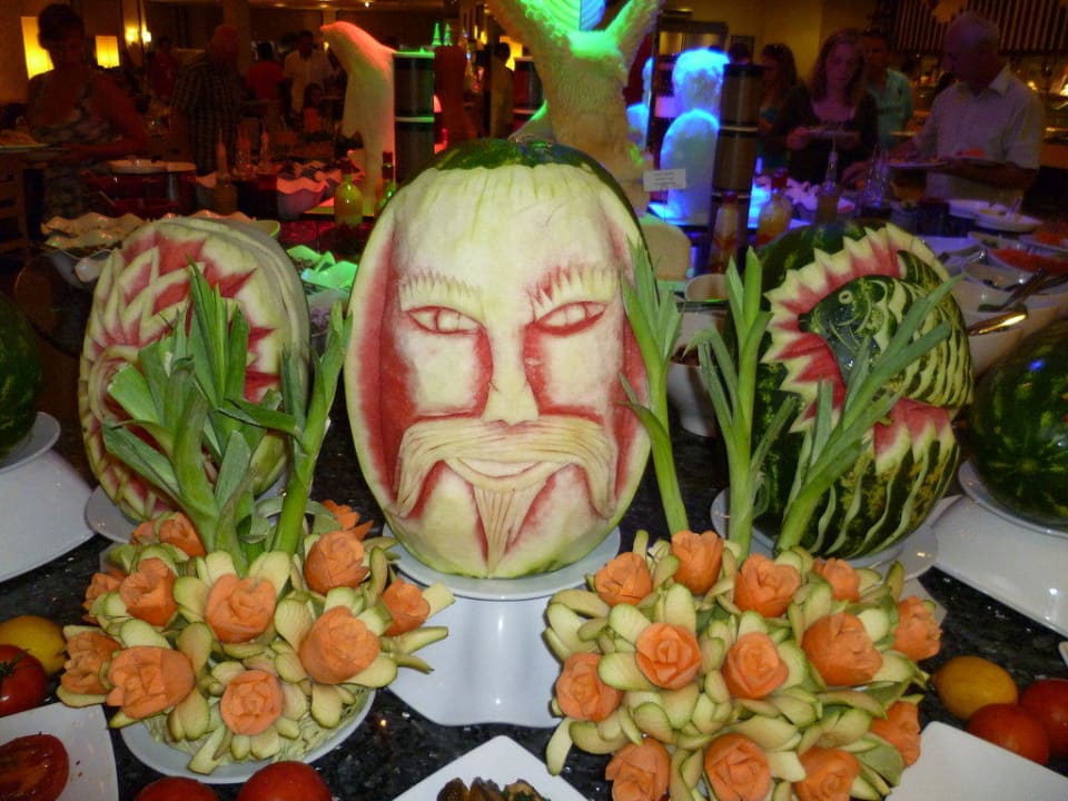 Tolle Obstschnitzereien TUI BLUE Palm Garden