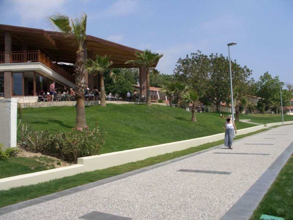 Strand-Promenade nach Side Horus Paradise Luxury Resort & Club