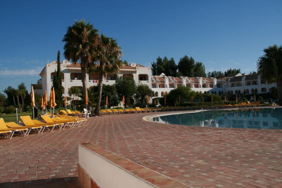 pool 1 Golden Club Cabanas