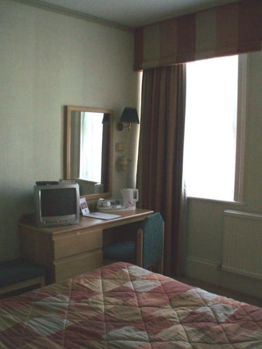 Hotelzimmer Richtung Fernseher Phoenix Hotel