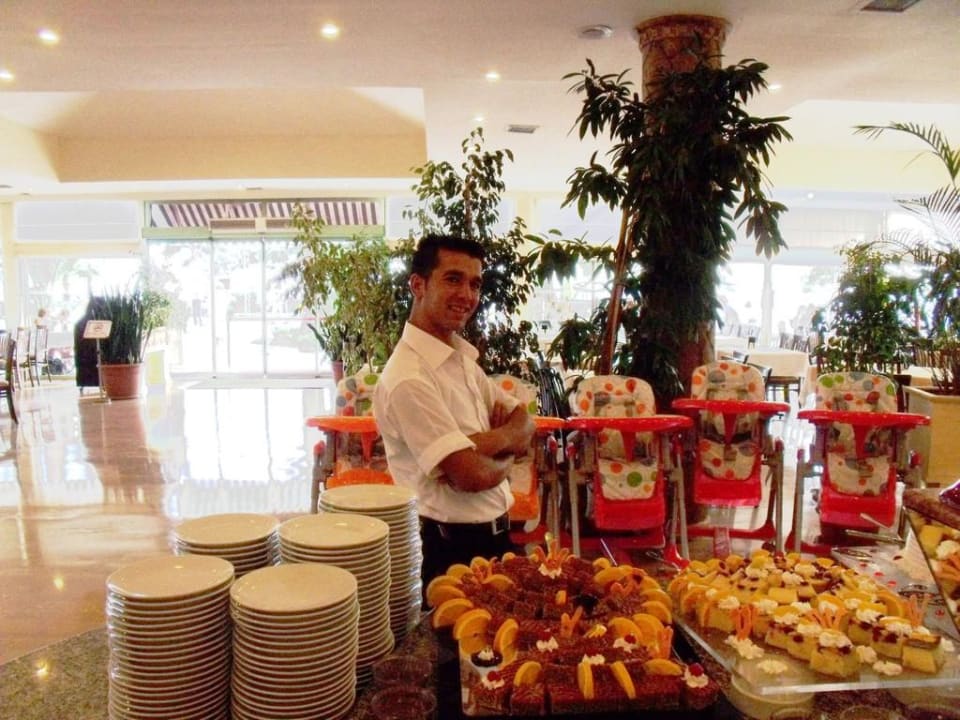 Ein netter Ober Senza Sunset Beach Hotel