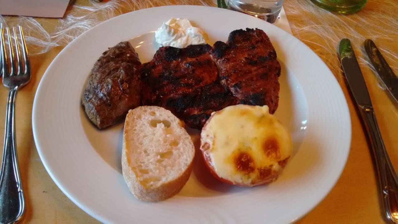 BBQ Grillabend (mit Rinderhüftsteak) Hotel Don Camillo & Peppone's Tenne