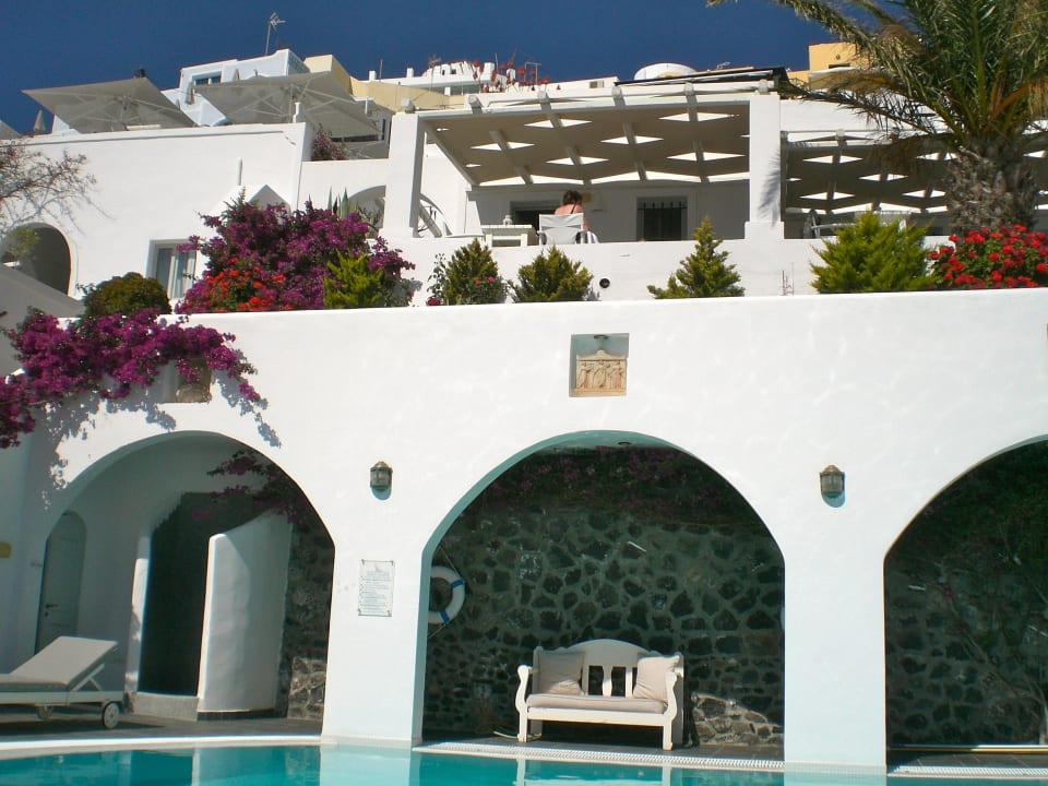 Vom Pool nach oben auf die Anlage Hotel Agali Houses