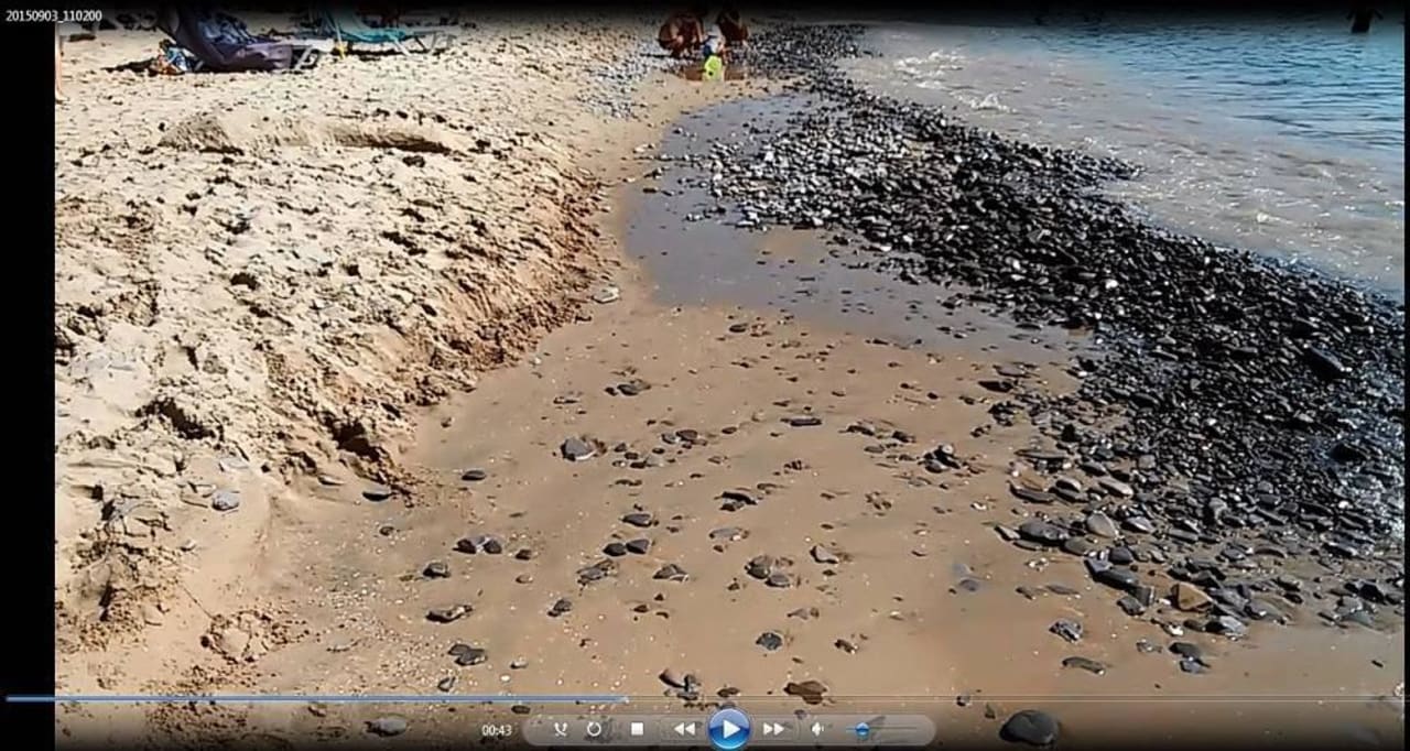 Kamieniste zejście do morza Hotel Atrium Beach