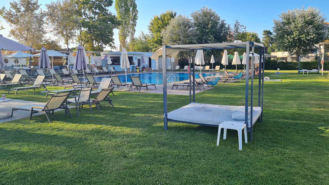 Pool Mythic Summer Hotel