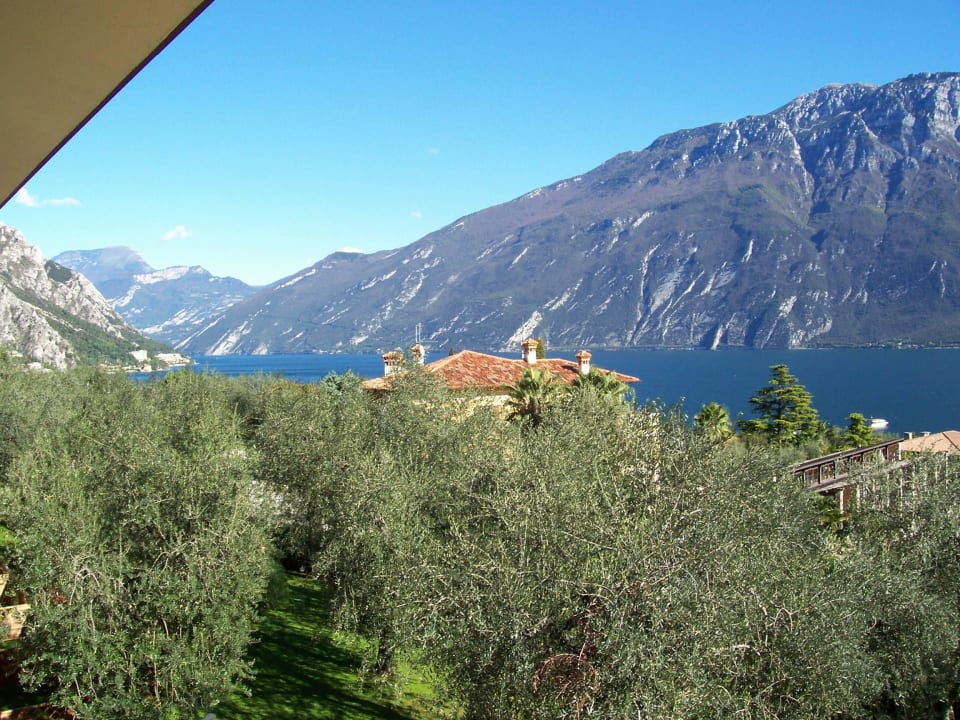 Ausblick See und Umgebung Hotel Caravel
