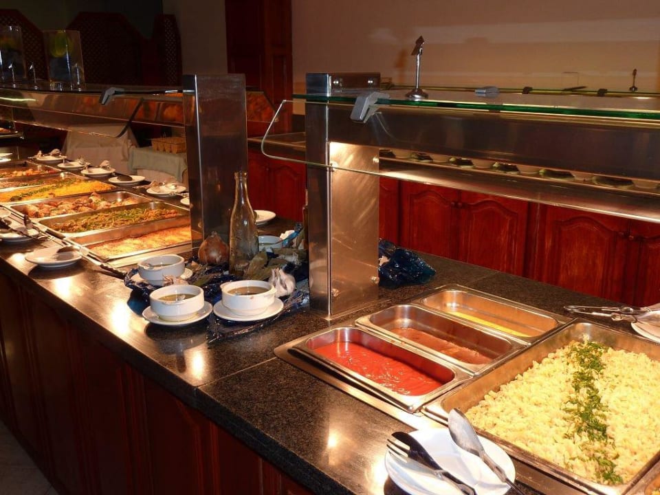 Büffet optisch gut, Speisen gut. BLUESEA Lagos de Cesar