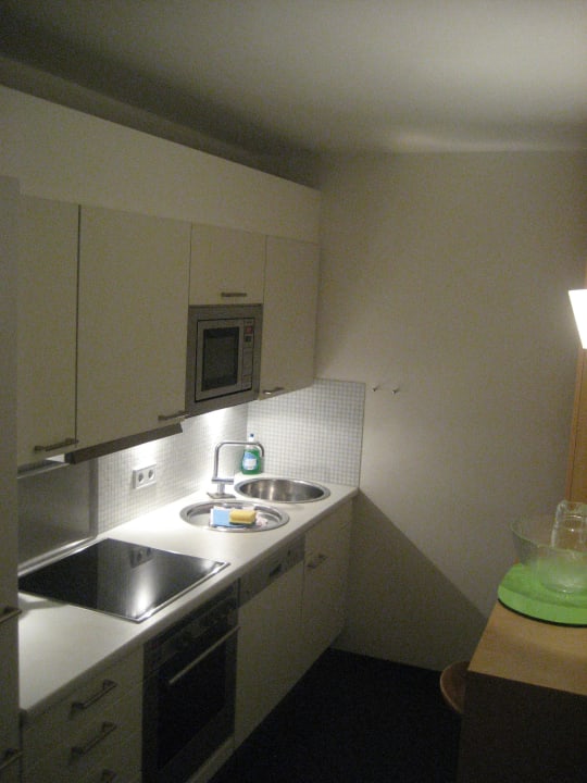 Küche mit Spülmaschine und Mikro Hapimag Resort Berlin Gendarmenmarkt