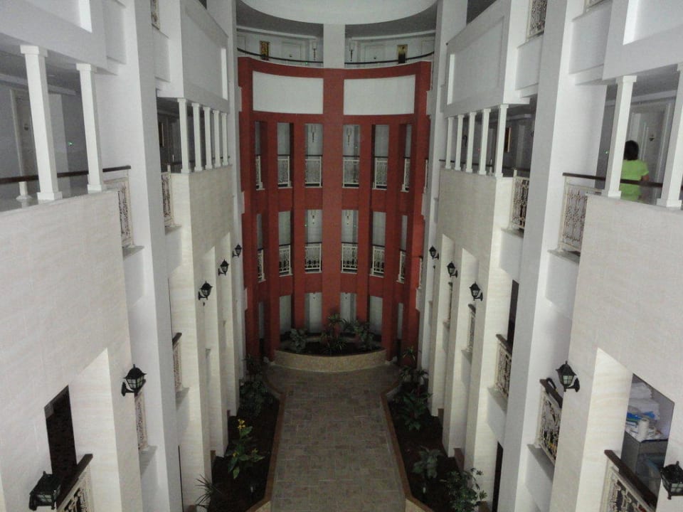 Wnętrze jednego z budynków hotelowych. Alba Queen Hotel