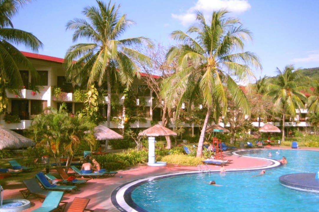 Blick Vom Pool Auf Hotel Holiday Villa Beach Resort And Spa Langkawi