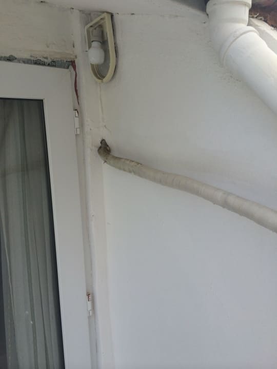 Lampe und Schlauch/Kabel der Klimaanlage Incekum Su Hotel