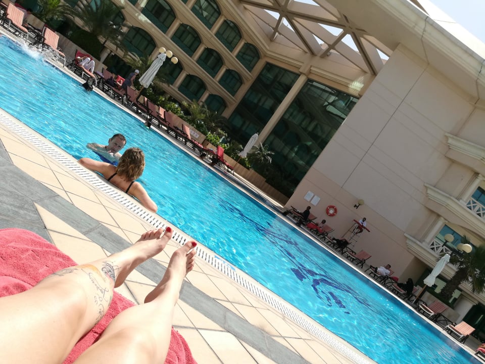 Pool Mövenpick Grand Al Bustan Dubai