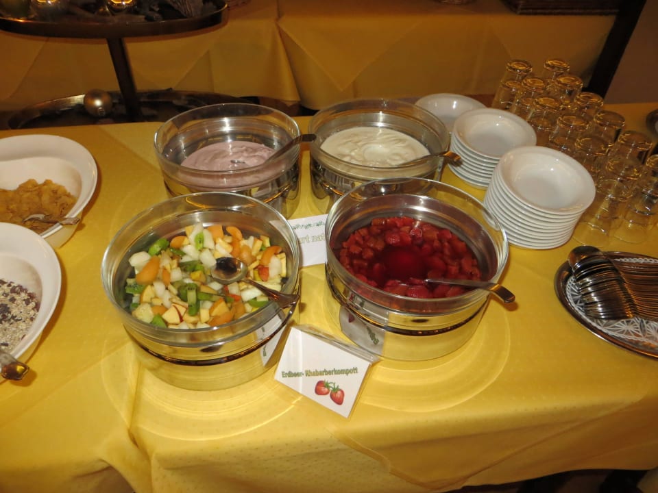 Frühstücksangebot Obst und Joghurt Hotel-Gasthof Zur Kapelle