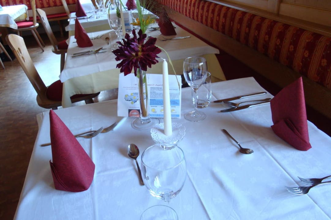 2 x täglich festlich gedeckt Hotel Wieslhof