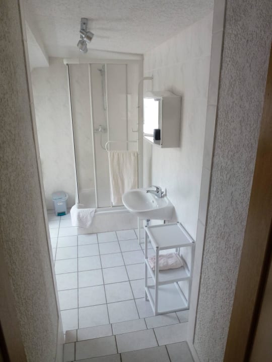 Bad Zimmer 8 Pension Cafe Meissner