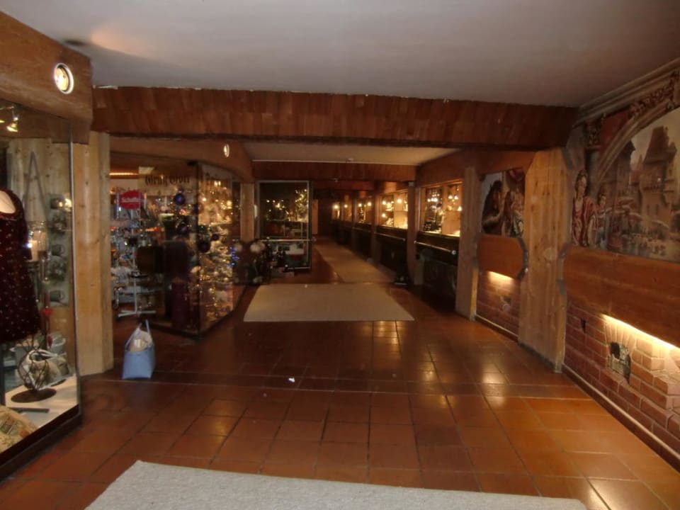 Ladenpassage Wellnesshotel ...liebes Rot-Flüh