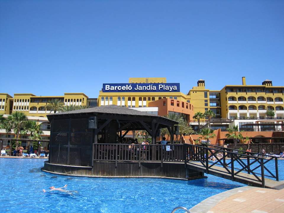 Pool mit Poolbar Occidental Jandía Playa