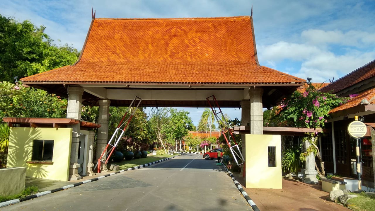 Eingangsbereich zum Hotel Pelangi Beach Resort & Spa