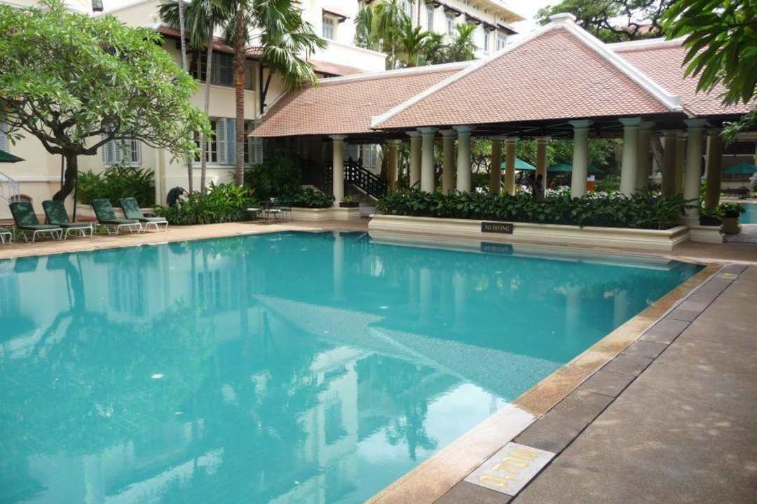 Pool im Innenhof Raffles Hotel Le Royal