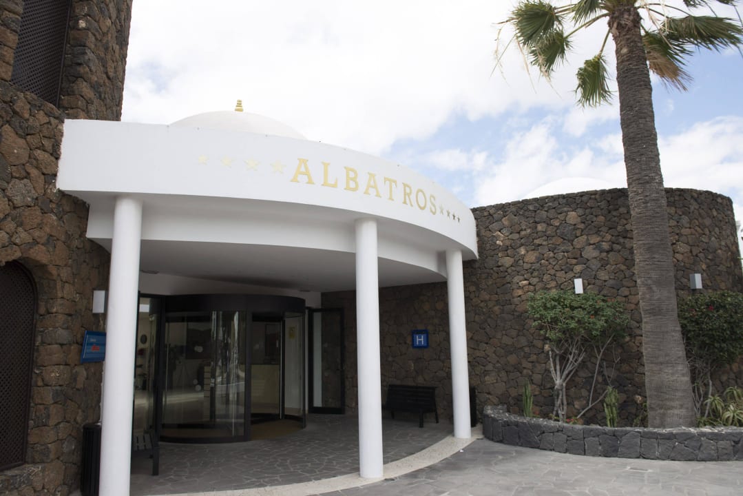Haupteingang allsun App.-Hotel Albatros