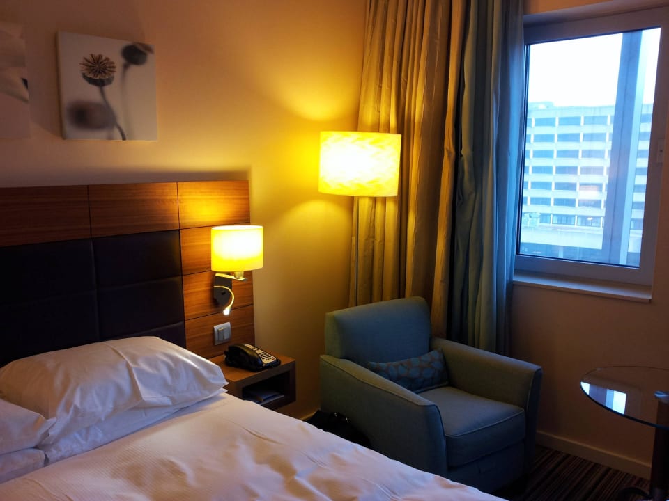 Schönes Zimmer Hilton Garden Inn Frankfurt Airport