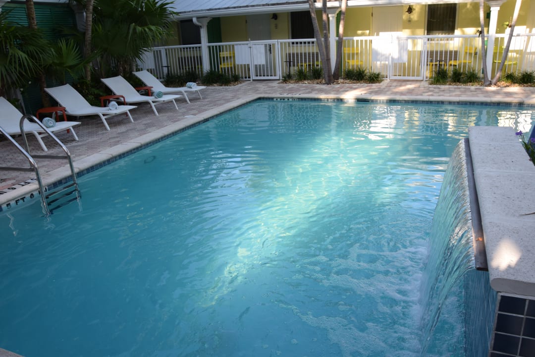 Pool Hotel Almond Tree Inn