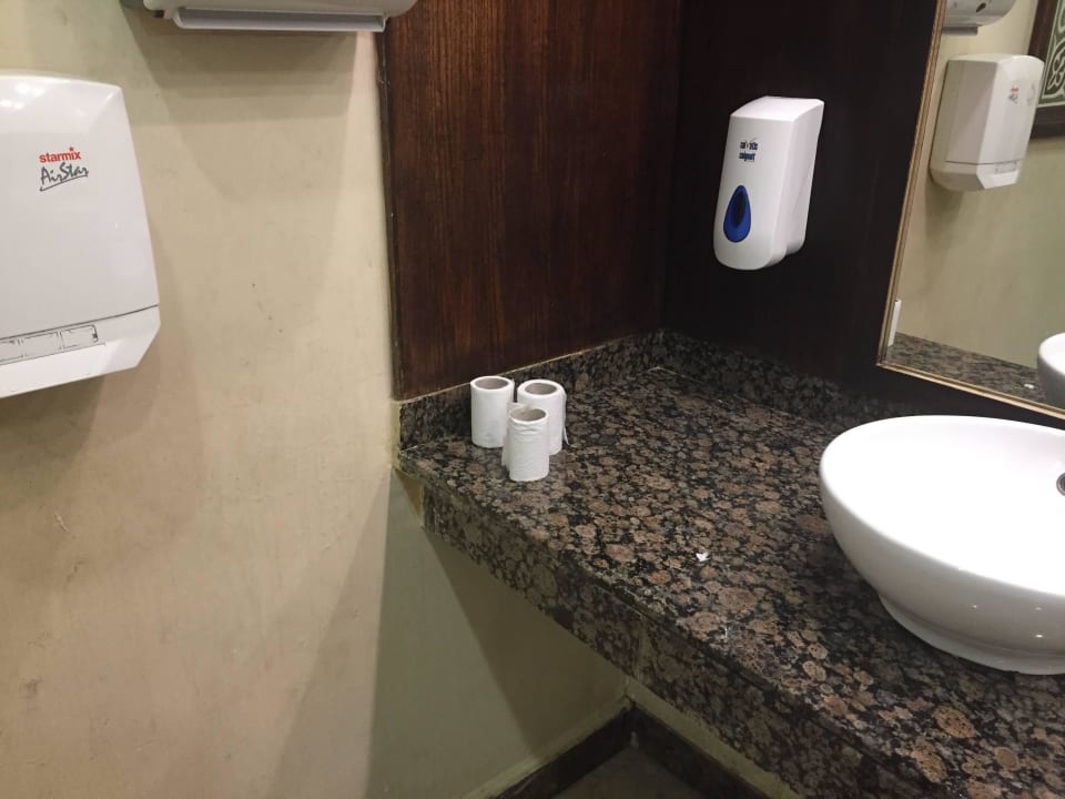 5 Sterne Handtücher auf Toilette in Lobby Stella Beach Resort & Spa Makadi Bay