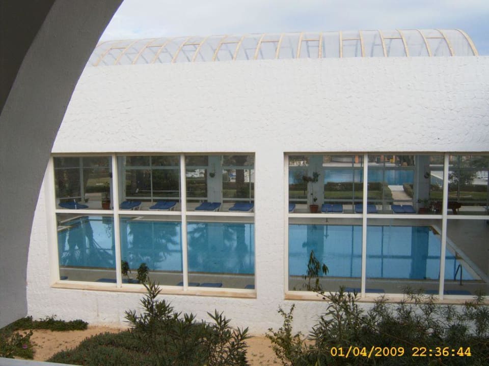 Blick ins Hallenbad Mehari Iberostar Waves Mehari Djerba