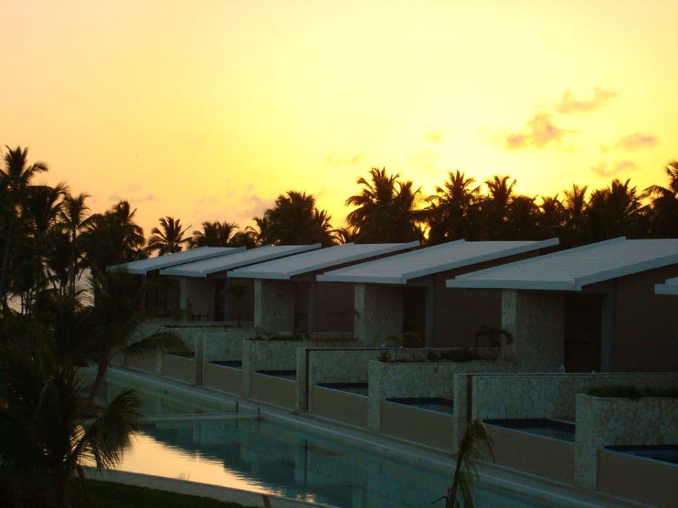 Sonnenaufgang über neuen Suites von Villa 38 aus Catalonia Royal Bavaro - Adults only