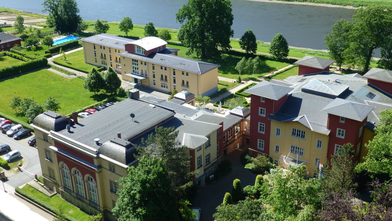 Blick auf die Hotelanlage Parkhotel Bad Schandau