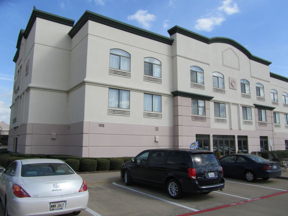 Außenfassade schön gestaltet Hotel Wingate by Wyndham Las Colinas