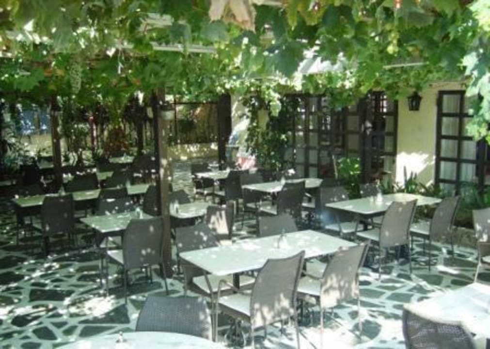 Einnahme der Mahlzeiten HARPIN Happy Days Beach Hotel