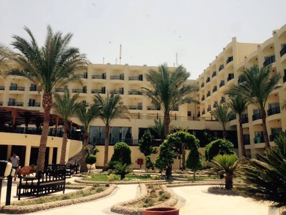 Hotel von einem der Pools aus zu sehen  Riviera Aqua Park Resort