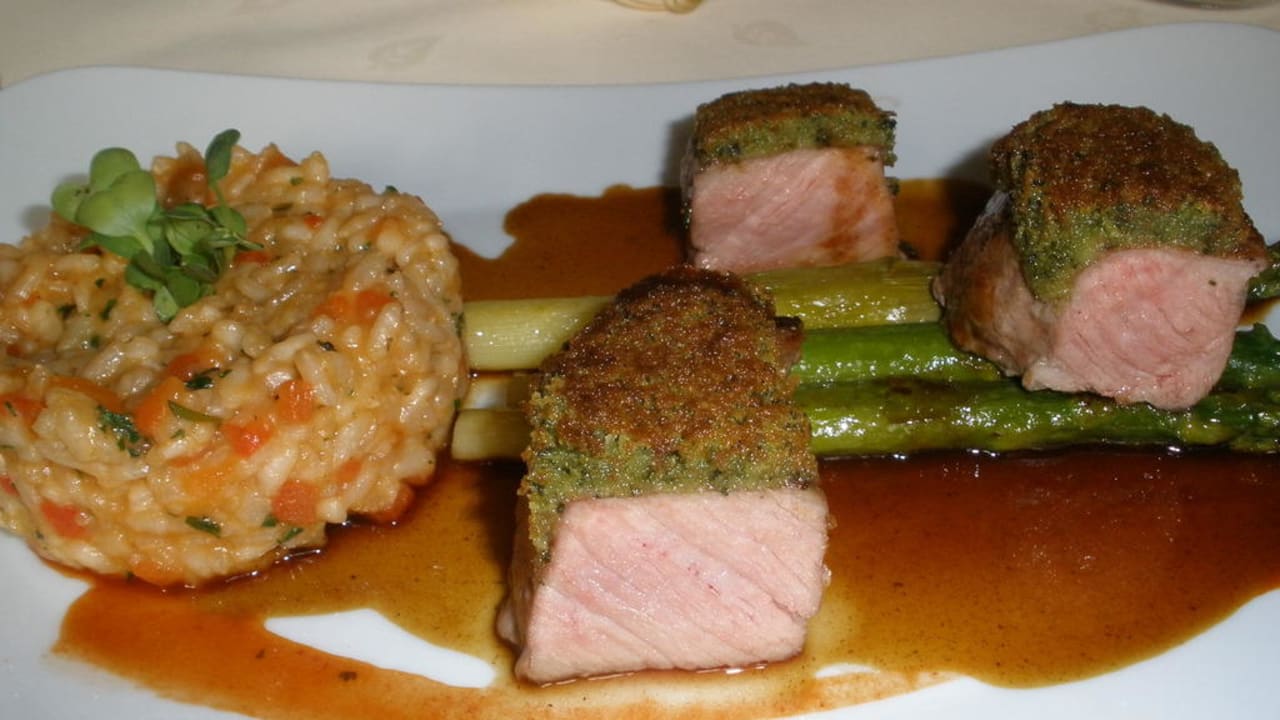 Gebratener Kalbsrücken mit grünem Spargel Re Hotel