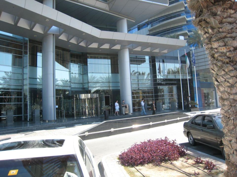 Hoteleingang Hilton Dubai Creek Golden Sands Hotel Creek